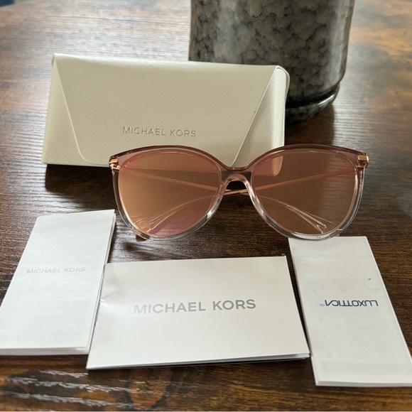 Michael Kors Sunnies - Picture 1 of 3
